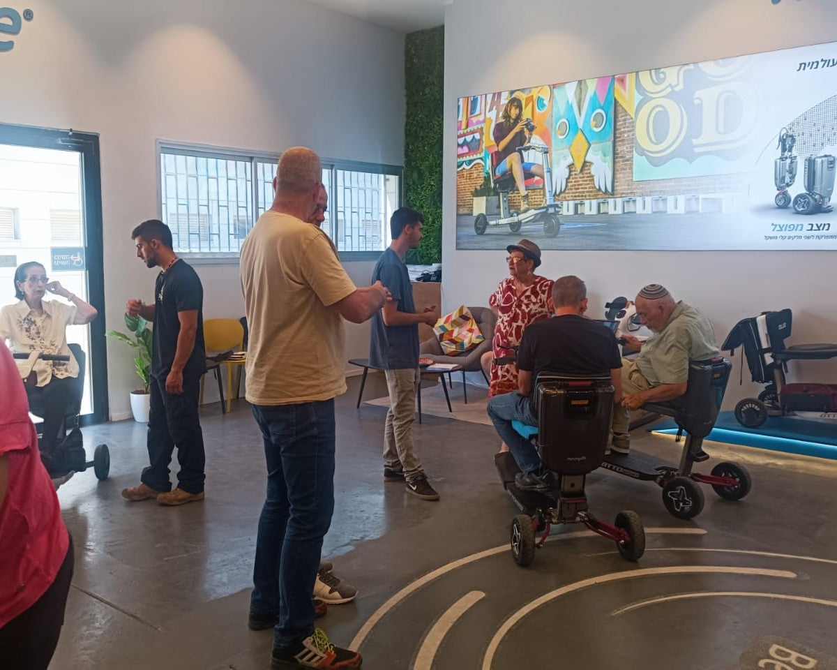 Movinglife employee showing the ATTO mobility scooter to customers in our showroom